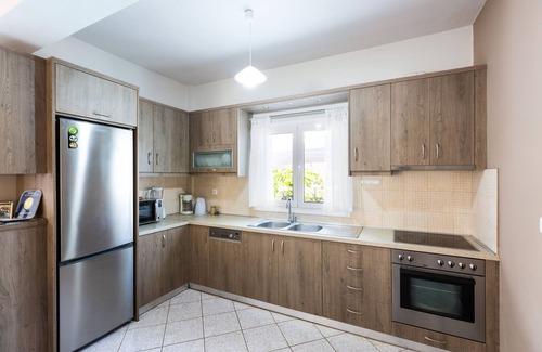 Melissourgakion Villa | Tranquilo apartamento con piscina privada, barbacoa, parque infantil, rodeado de naturaleza.