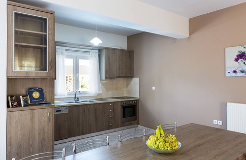 Melissourgakion Villa | Tranquilo apartamento con piscina privada, barbacoa, parque infantil, rodeado de naturaleza.