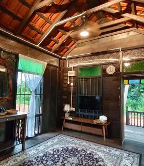 Penaga Casa | Kampung Cheq Homestay - Private Pool, Free Wifi, Netflix