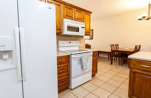 Kanab Casa | Kanab Vacation Rental Condo, Pool, Hot Tub, Gym, 3BR 2BA Close to Zion NP!