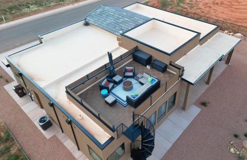 Kanab Casa | Kanab Villa Oasis New luxury home in upscale neighborhood with rooftop deck