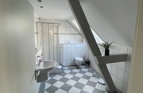 Osterronfeld Hotel | Kanal-Haus Das Gästehaus direkt am NOK