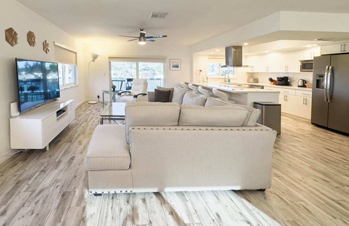 Cypress Point Condominio | Kanda Zen - Lujo 2 habitaciones, 2 baños, vista al agua 2nd fl