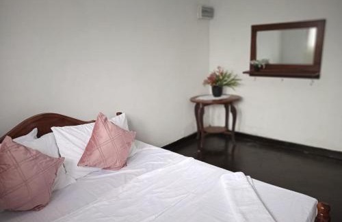 Katugastota Casa | Kandyan Grey