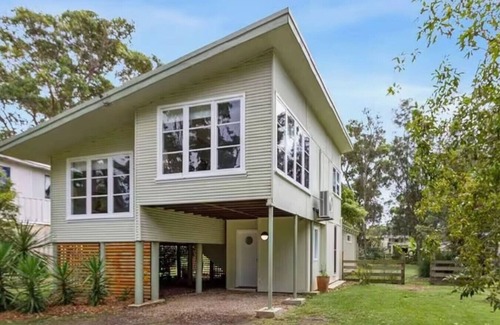 Cunjurong Point Casa | Kangaroo Cottage beach track at your door