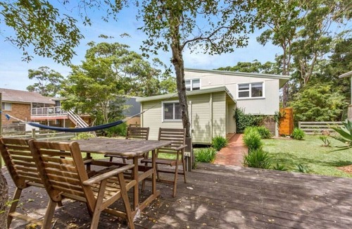 Cunjurong Point Casa | Kangaroo Cottage beach track at your door