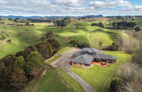 Ngakuru Casa | Karapiti Lodge - Stunning Rural Getaway