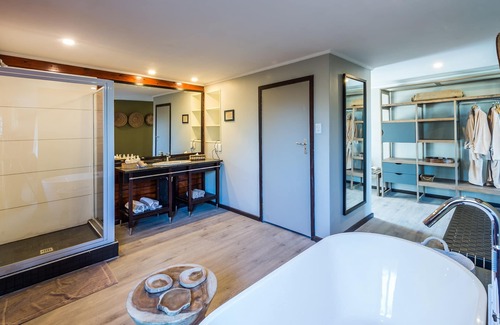 Kenton on Sea Hotel | Kariega Game Reserve - Ukhozi Lodge