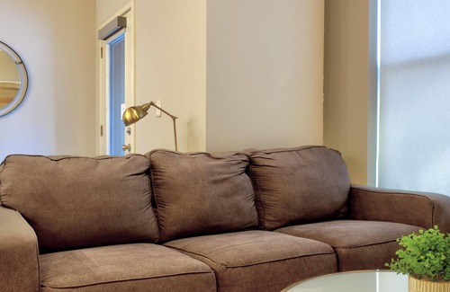 DeBaliviere Place Apartamento | Kasa | 1BD, Work From Home | Forest Park