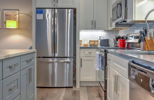 DeBaliviere Place Apartamento | Kasa | 1BD, Work From Home | Forest Park