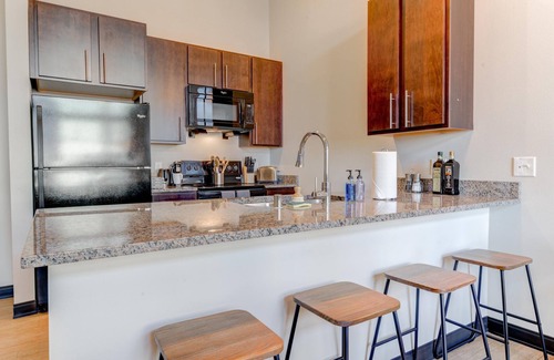 Westown Apartamento | Kasa Relax in Your Spacious 1BD Pet Friendly Milwaukee