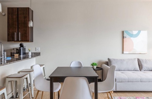 Westown Apartamento | Kasa Relax in Your Spacious 1BD Pet Friendly Milwaukee