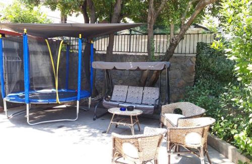 Kastoria Apartamento | Kastoria Book House with yard