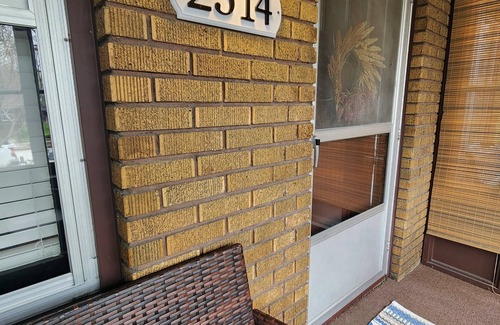 Terre Haute Casa | Katherine's Cozy Bungalow! No Check-out List!! THREE bedroom with QUEEN beds!