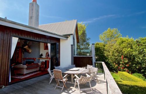 Taupo Casa | Kauawhi Lodge - Acacia Bay Holiday Home