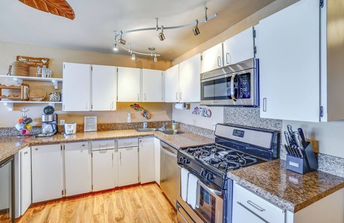 Ualapue Condominio | Kaunakakai Condo w/ Private Lanai & Ocean Views!