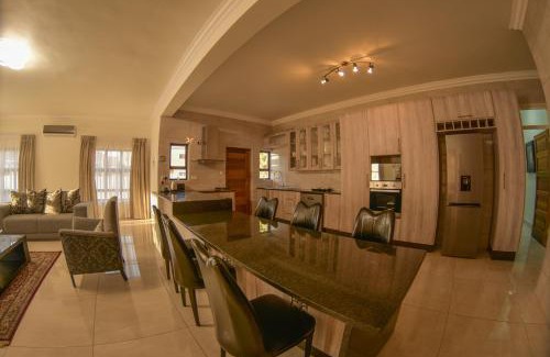 Gaborone Apartamento | KAY'S TWO-BED SELFCATERING APARTMENT@21211