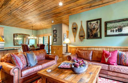 Park City Apartamento | KBM Resorts Timber Wolf Lodge Walk to Canyons Cabriolet Fireplace BBQ Aspens Creek Parking TWL-12c