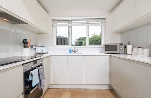 Bugford Cabaña | Keepers Lodge, Hillfield Village, DARTMOUTH