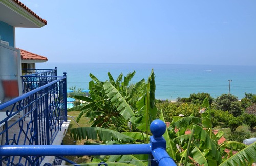 Lourdata Apartamento | Kefalonia apartments: lovely apartments near Lourdas beach with swimming pool