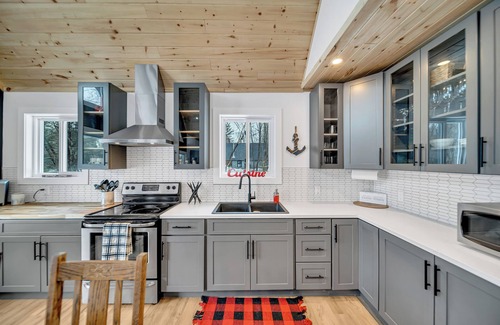 Fort Coulonge Chalet De Esquí | Kellys On The River Mansfield Quebec - 3 bedrooms with kayaks.