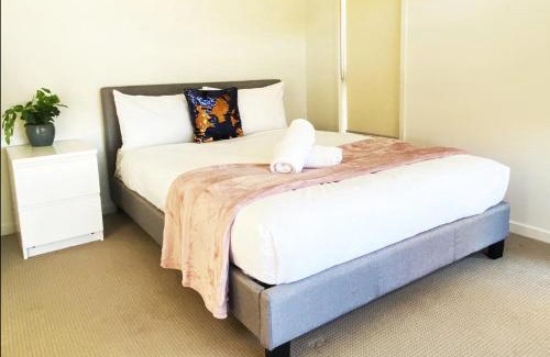 Kellyville Casa | Kellyville Adorable 5Br - Closed to Shops & Parks