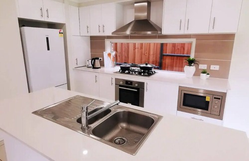 Kellyville Casa | Kellyville Adorable 5Br - Closed to Shops & Parks