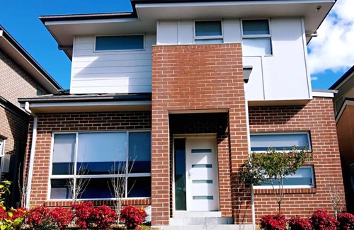 Kellyville Casa | Kellyville Adorable 5Br - Closed to Shops & Parks