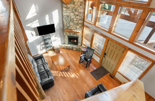 Branson Casa | Kemper's Cabin by Silver Dollar City - Ideally located