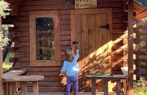 Sterling Cabina | Kenai riverfront log cabin, perfect for fishing, close to town