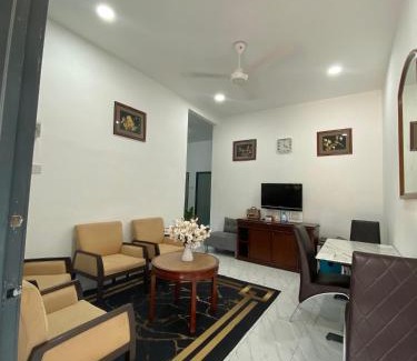 Ayer Molek Casa | Kencana L&K Homestay