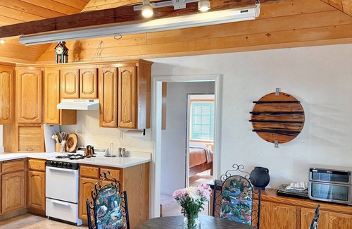 Inyokern Cabina | Kennedy Bluebird: off-grid cabin near SF Kern River