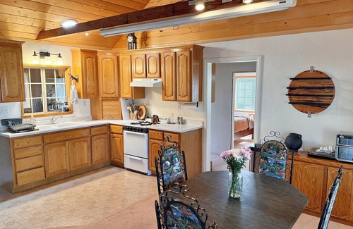 Inyokern Cabina | Kennedy Bluebird: off-grid cabin near SF Kern River