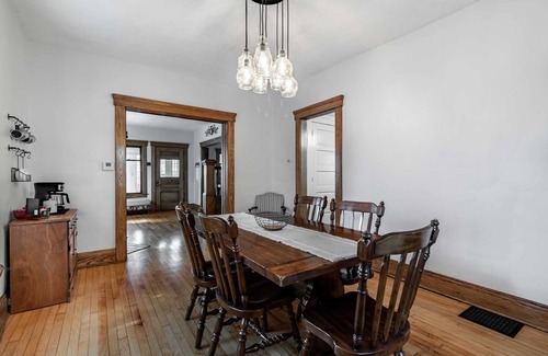 Kent Casa | Walk to Downtown Kent - 3 BR House w/ Patio & Yard