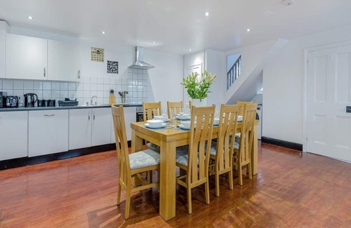 Sittingbourne Casa | Kent Pool House Family & Pet Friendly With Your own Private Swimming Pool