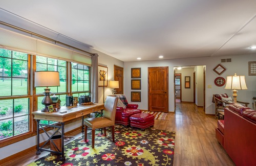 Benton Cabina | Kentucky Deer Run- Wheelchair Accessible, Lakefront, Private Dock, Fully Updated