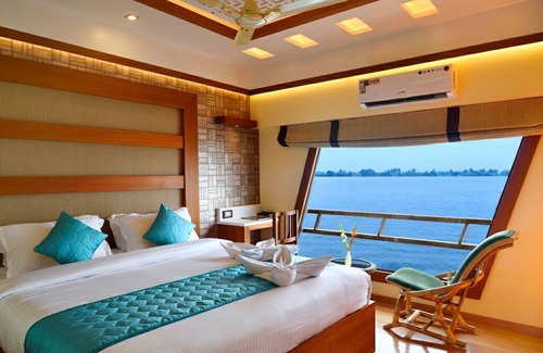 Alappuzha Hotel | Kerala Boathouse