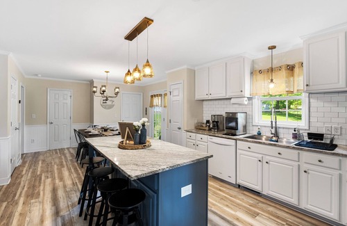 Henderson Casa | Kerr Lake Escape