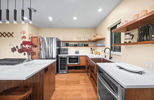 Bluff Point Casa | Keuka Lookout- A modern perch above Keuka Lake