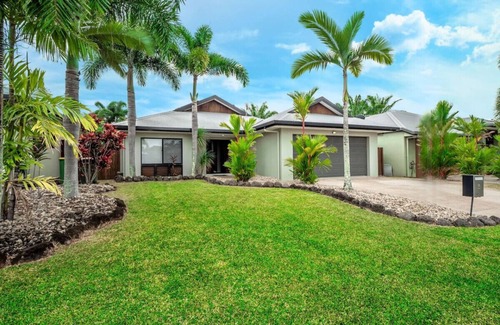 Kewarra Beach Casa | Kewarra Beach King Bed 4BR House; Pool, BBQ, Dog Friendly