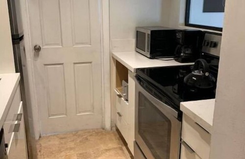 Key Biscayne Apartamento | Key Biscayne 1 bedroom walk to Beach & town