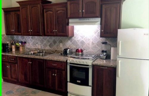 Isla de Utila Casa | Key Lime Castita- Ocean Front - 2 Bedroom -