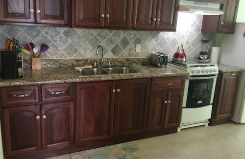 Isla de Utila Casa | Key Lime Castita- Ocean Front - 2 Bedroom -