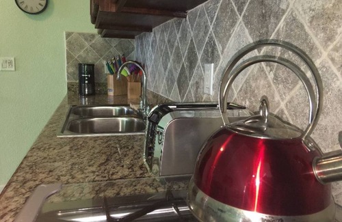 Isla de Utila Casa | Key Lime Castita- Ocean Front - 2 Bedroom -