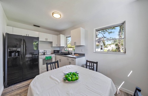 Laurel Casa | KeyLime Cottage - Beachy Getaway .7 Mi From Beach