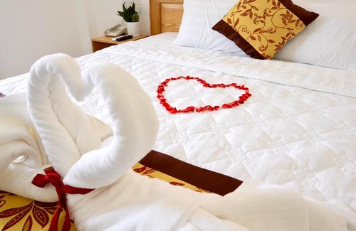 Con Son Hotel | Khách sạn Thái Bình