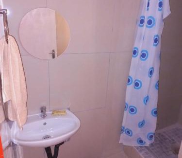 Heilbron Casa | Khalanyoni Guest House