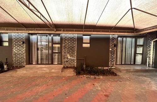 Emfuleni Casa | Khayalethu Guest House