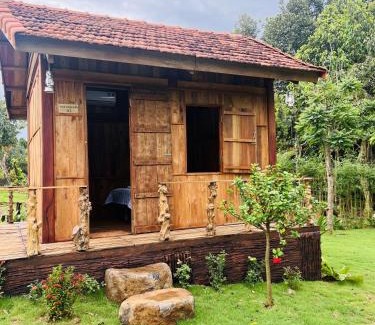Chau Duc Cabina | Khu Nghỉ dưỡng Sinh thái Nhà Lụa Retreat