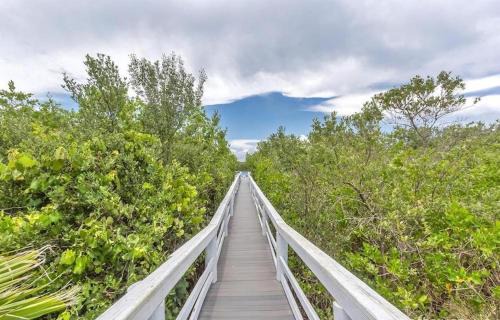 New Smyrna Beach Apartamento | Kiawah Bay 107 - 2 Bedroom 2 Bath Steps To The River And Ocean!